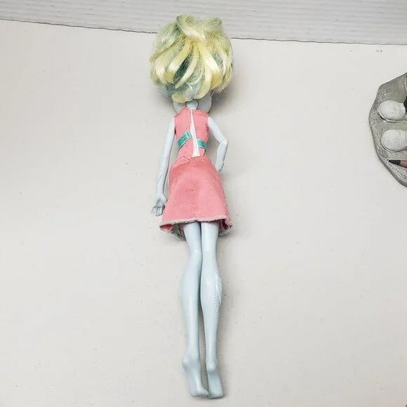 Monster High Doll Emoji Lagoona Blue - Picture 2 of 7